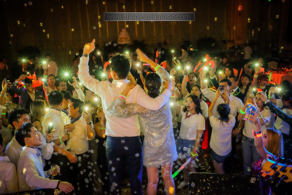 แต่งงาน-Mandarin-Oriental-โรงแรมโอเรียนเต็ล-งานแต่งงาน-วงดนตรี-After-Party-Wedding-บุ๋นแบนด์-Catzilla-oriental-residence-bangkok-แต่งงาน-วงดนตรี-งานเลี้ยง-แนะนำวงดนตรีงานแต่ง-วงดนตรีงานแต่ง-มันส์ๆ-After Party งานแต่ง-วงดนตรีเล่นสด