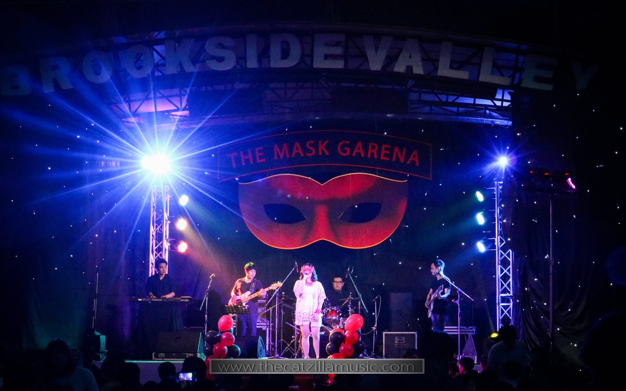 งานเลี้ยงบริษัทการีนาออนไลน์ที่Brookside Valleyกับวงดนตรีสุดมันส์ ...